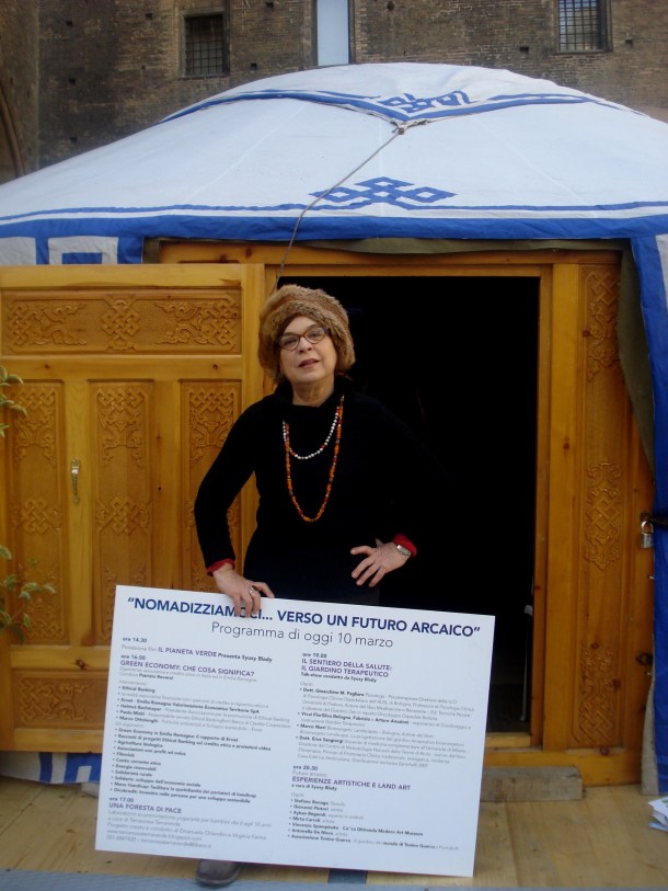 Mau con yurta piazza Maggiore