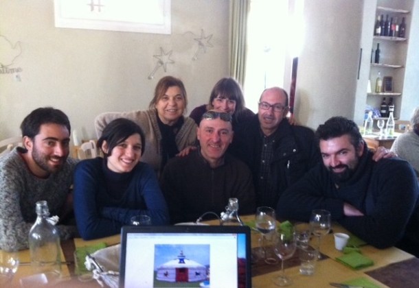 incontro con la libellula che vuole organizzare un asilo nelle yurte